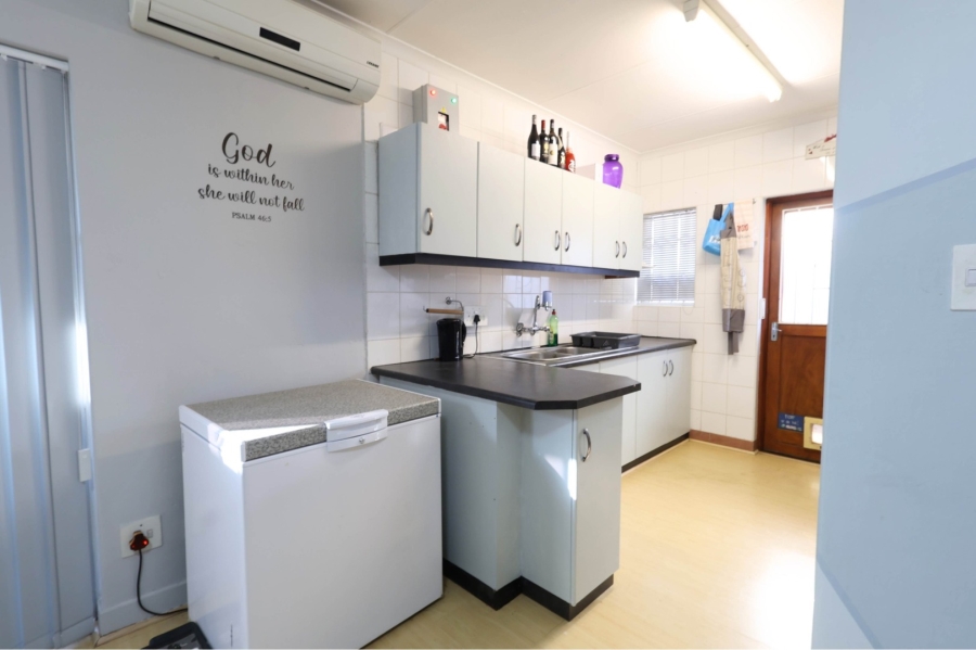 2 Bedroom Property for Sale in Lemoenkloof Western Cape